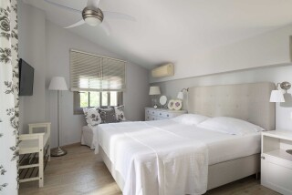 Deluxe Sea View Villa Ammouda cozy bedroom